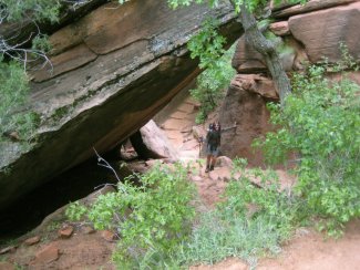 Linda entre les rochers