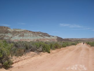 D&eacute;but de trail facile avec vue sur les montagnes