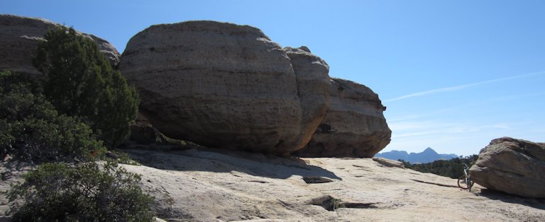 Giant boulders on the Secret Trail